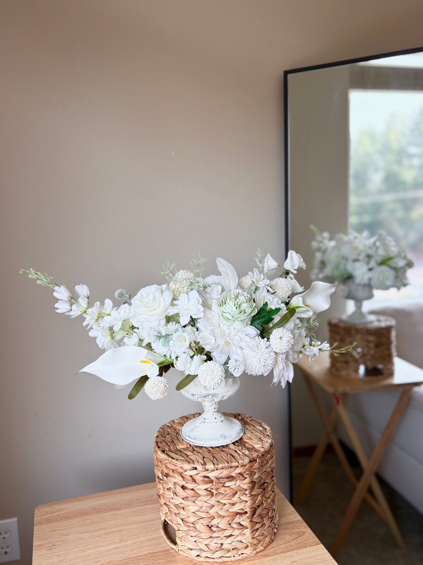 Centrepiece white artificial flower arrangement for table decor – Elegant neutral centerpiece in classic vase – Faux floral arrangement for home or event